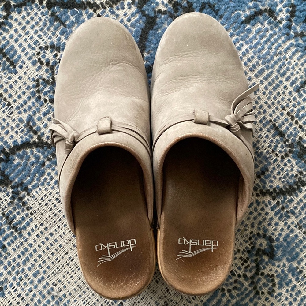 Dansko. Light gray suede mules. Clogs.